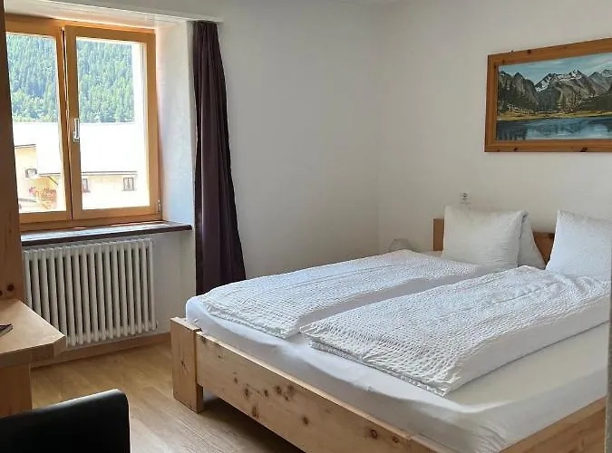 Adler Garni Konukevi Zernez